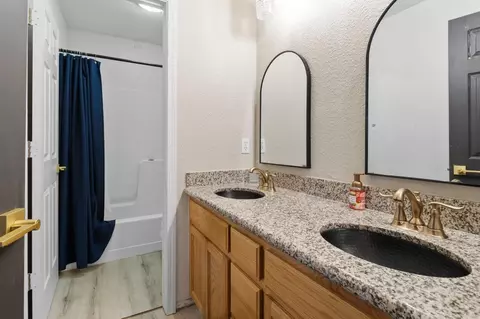 Bath - 571 Laki Pl, Manteca, CA 95336 photo 4 of 4