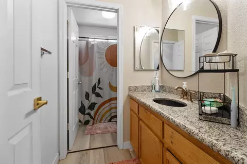 Bath - 571 Laki Pl, Manteca, CA 95336 photo 3 of 4