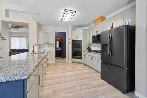 Kitchen - 571 Laki Pl, Manteca, CA 95336 photo 1 of 2
