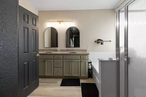 Bath - 571 Laki Pl, Manteca, CA 95336 photo 2 of 4