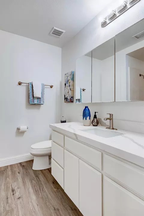 Bath - 604 Rensselaer Ct, Merced, CA 95340 photo 6 of 8