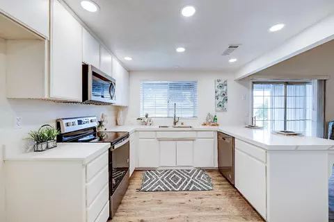 Kitchen - 604 Rensselaer Ct, Merced, CA 95340 photo 1 of 7