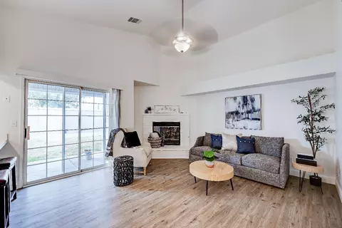 Living - 604 Rensselaer Ct, Merced, CA 95340 photo 2 of 5