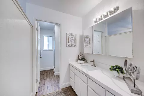 Bath - 604 Rensselaer Ct, Merced, CA 95340 photo 1 of 8