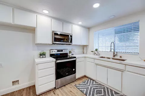 Kitchen - 604 Rensselaer Ct, Merced, CA 95340 photo 2 of 7