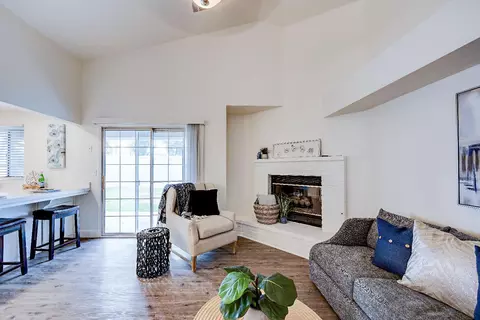 Living - 604 Rensselaer Ct, Merced, CA 95340 photo 3 of 5