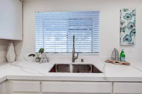 Kitchen - 604 Rensselaer Ct, Merced, CA 95340 photo 4 of 7
