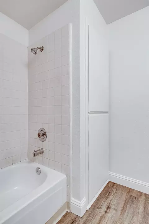 Bath - 604 Rensselaer Ct, Merced, CA 95340 photo 8 of 8