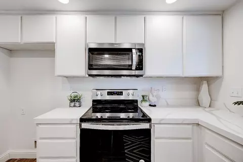 Kitchen - 604 Rensselaer Ct, Merced, CA 95340 photo 5 of 7