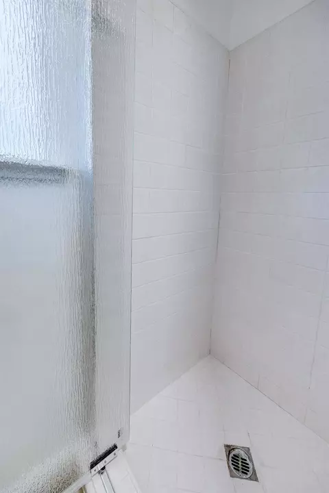 Bath - 604 Rensselaer Ct, Merced, CA 95340 photo 3 of 8