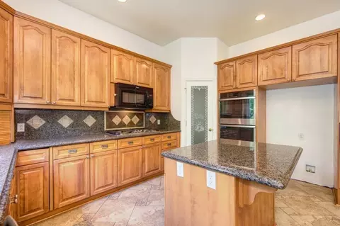 Kitchen - 943 Ranch Rd, Galt, CA 95632 photo 3 of 8