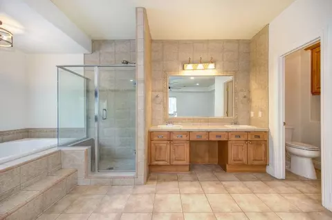 Bath - 943 Ranch Rd, Galt, CA 95632 photo 5 of 6