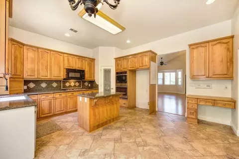 Kitchen - 943 Ranch Rd, Galt, CA 95632 photo 2 of 8