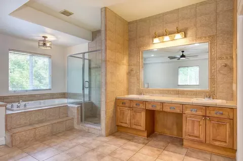 Bath - 943 Ranch Rd, Galt, CA 95632 photo 6 of 6