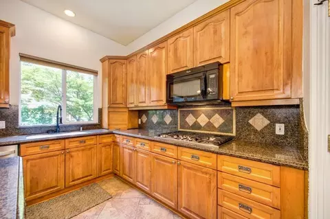 Kitchen - 943 Ranch Rd, Galt, CA 95632 photo 5 of 8