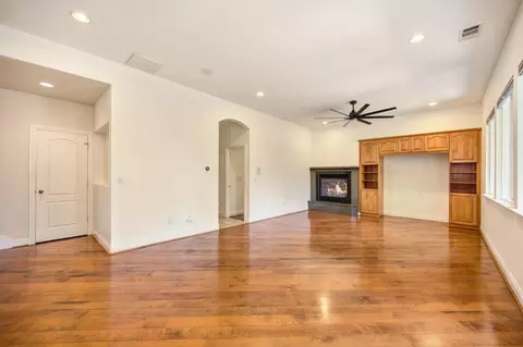 Living - 943 Ranch Rd, Galt, CA 95632 photo 6 of 9