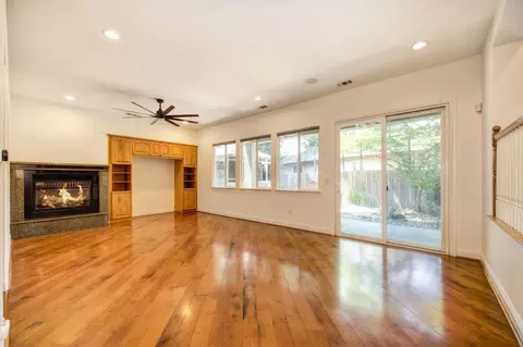 Living - 943 Ranch Rd, Galt, CA 95632 photo 5 of 9