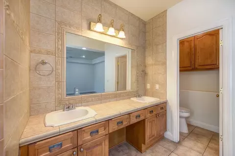 Bath - 943 Ranch Rd, Galt, CA 95632 photo 3 of 6