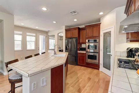 Kitchen - 3723 Gresham Ln, Sacramento, CA 95835 photo 4 of 7