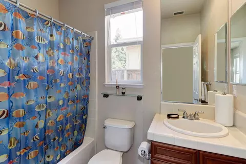 Bath - 3723 Gresham Ln, Sacramento, CA 95835 photo 5 of 6