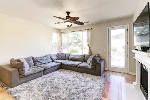 Living - 3723 Gresham Ln, Sacramento, CA 95835 photo 4 of 5