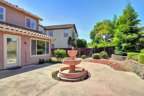 Exterior - 3723 Gresham Ln, Sacramento, CA 95835 photo 4 of 9