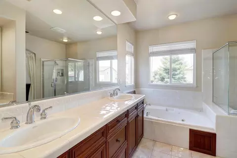 Bath - 3723 Gresham Ln, Sacramento, CA 95835 photo 4 of 6