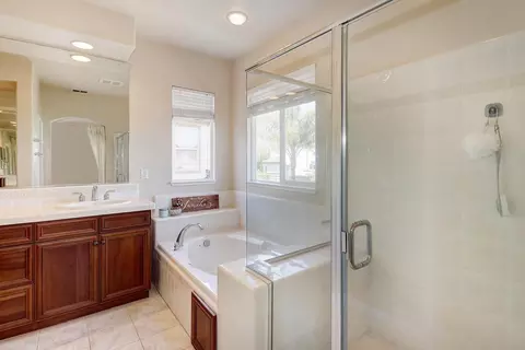 Bath - 3723 Gresham Ln, Sacramento, CA 95835 photo 2 of 6