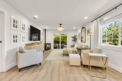 Living - 13405 Apple Rd, Wilton, CA 95693 photo 1 of 3