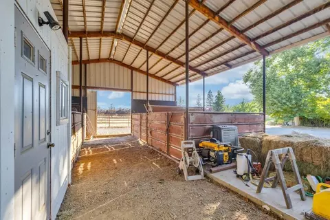 Exterior - 13405 Apple Rd, Wilton, CA 95693 photo 17 of 25
