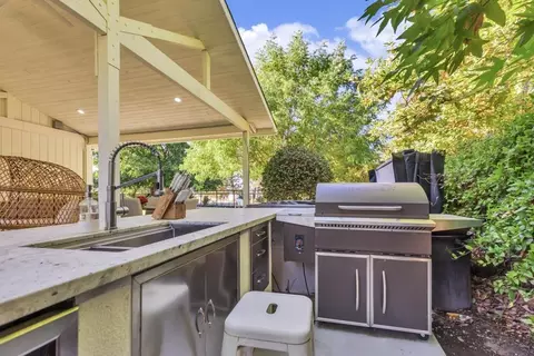 Kitchen - 13405 Apple Rd, Wilton, CA 95693 photo 5 of 5