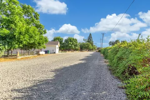 Exterior - 13405 Apple Rd, Wilton, CA 95693 photo 23 of 25