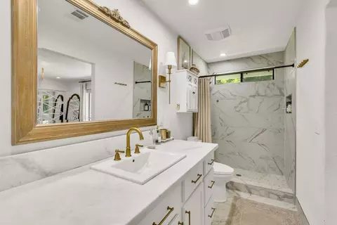 Bath - 13405 Apple Rd, Wilton, CA 95693 photo 4 of 6
