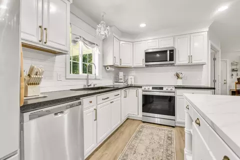 Kitchen - 13405 Apple Rd, Wilton, CA 95693 photo 3 of 5
