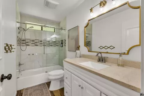 Bath - 13405 Apple Rd, Wilton, CA 95693 photo 1 of 6