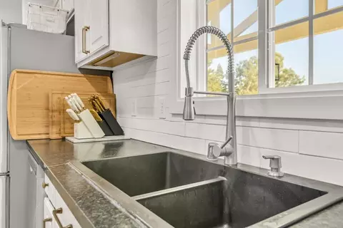 Kitchen - 13405 Apple Rd, Wilton, CA 95693 photo 4 of 5