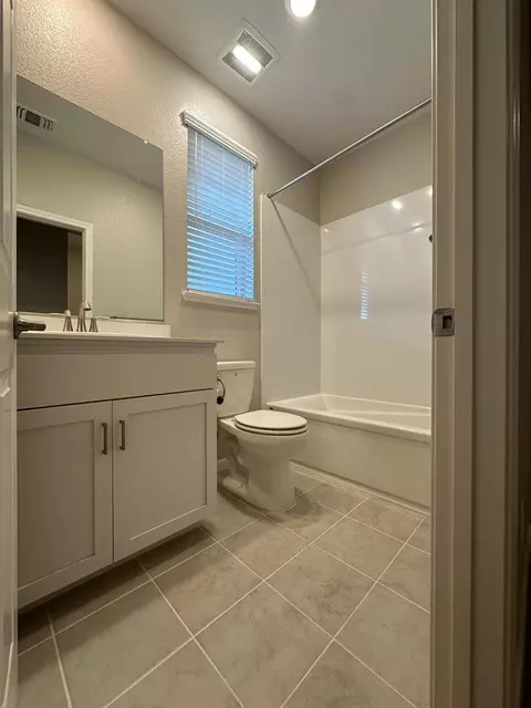 Bath - 1651 Carson River Loop, Lincoln, CA 95648 photo 2 of 2