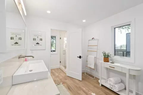 Bath - 1181 Jacob Ln, Carmichael, CA 95608 photo 2 of 8