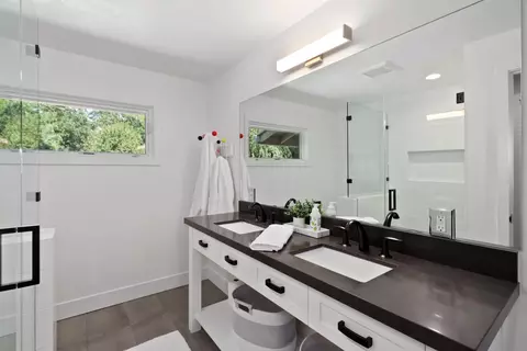 Bath - 1181 Jacob Ln, Carmichael, CA 95608 photo 6 of 8