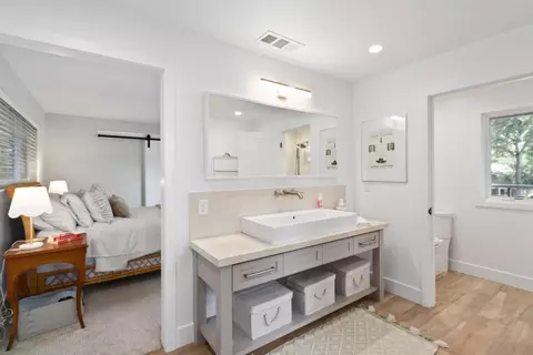 Bath - 1181 Jacob Ln, Carmichael, CA 95608 photo 3 of 8