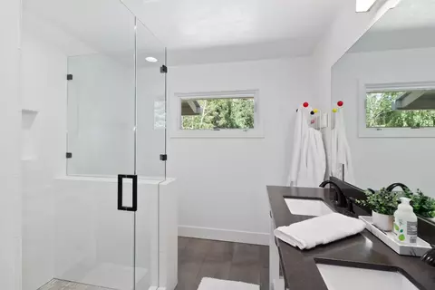 Bath - 1181 Jacob Ln, Carmichael, CA 95608 photo 7 of 8