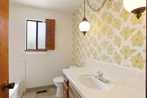 Bath - 1364 Lincoln Blvd, Tracy, CA 95376 photo 1 of 5