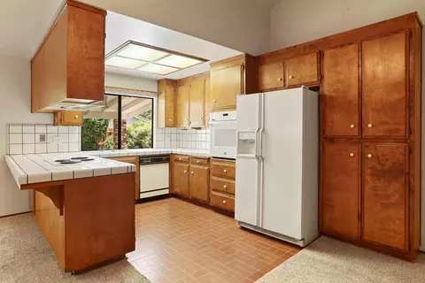 Kitchen - 1364 Lincoln Blvd, Tracy, CA 95376 photo 4 of 5