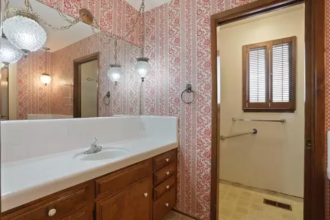 Bath - 1364 Lincoln Blvd, Tracy, CA 95376 photo 5 of 5