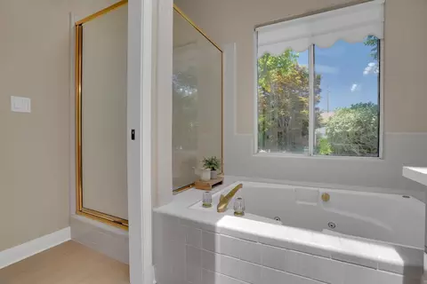 Bath - 1012 Copper Bridge Ct, Modesto, CA 95355 photo 3 of 3