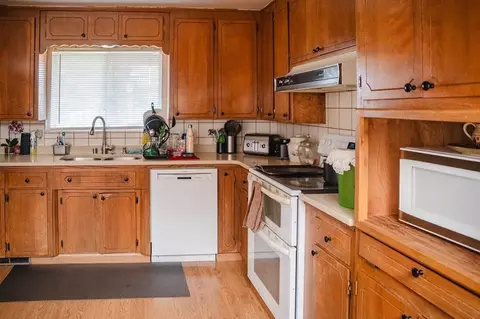 Kitchen - 7442 Pine St, Hughson, CA 95326 photo 2 of 2