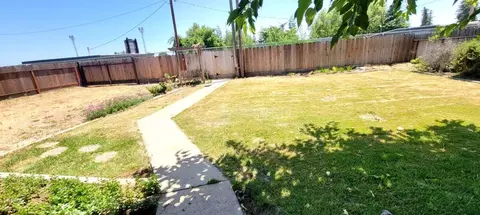 Exterior - 7442 Pine St, Hughson, CA 95326 photo 2 of 3