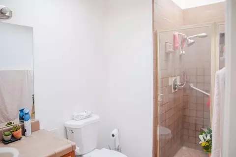 Bath - 7442 Pine St, Hughson, CA 95326 photo 2 of 4