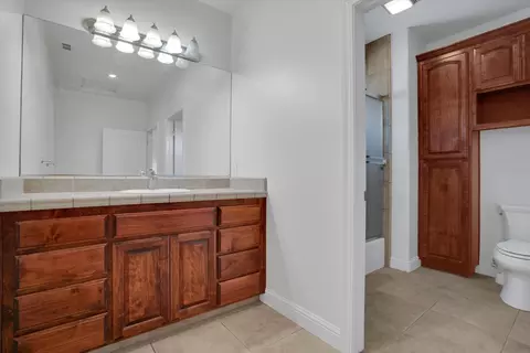 Bath - 1108 Pleasant Bay Dr, Ripon, CA 95366 photo 3 of 4