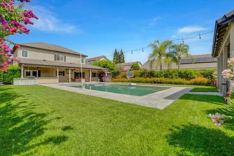 Exterior - 1108 Pleasant Bay Dr, Ripon, CA 95366 photo 5 of 8